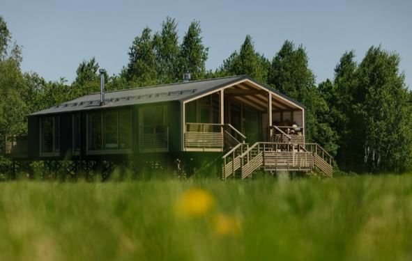 كوخ تقليدي في قرية روسية